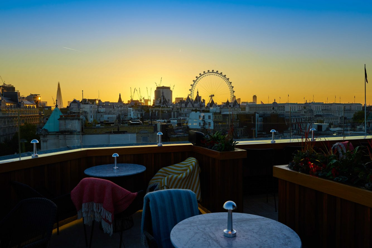 view-from-the-rooftop-at-the-trafalgar-hotel