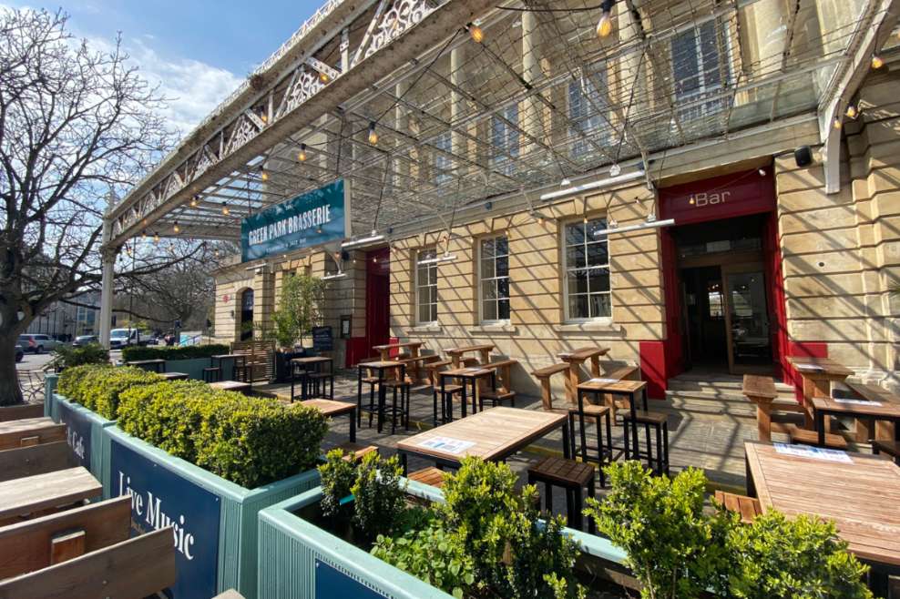 exterior-terrace-at-green-park-brasserie-in-the-daytime