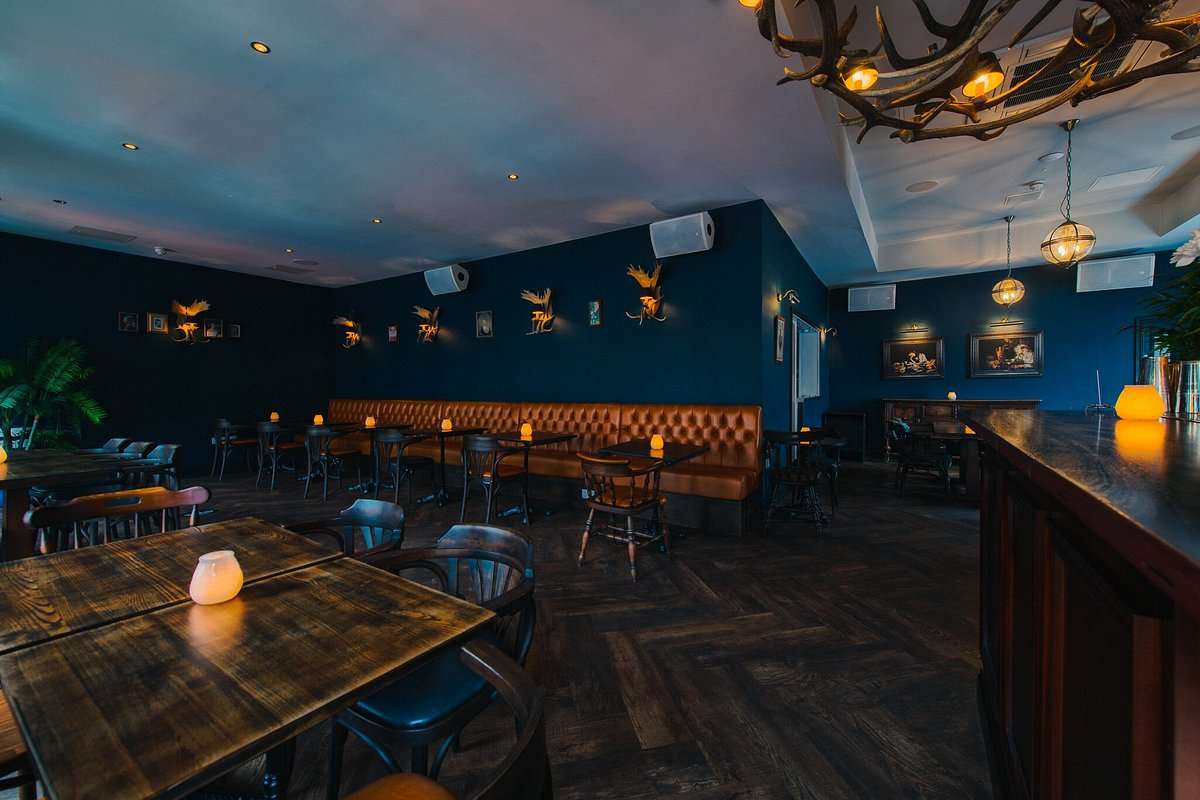 interior-of-the-maven-in-the-daytime-cocktail-bars-leeds