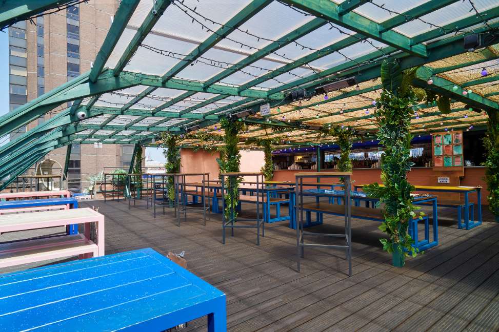 exterior-terrace-at-bar-elba-in-the-daytime