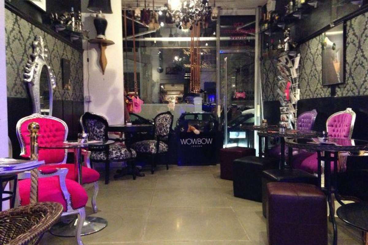 interior-of-verve-london-pet-boutique-and-café-in-the-evening