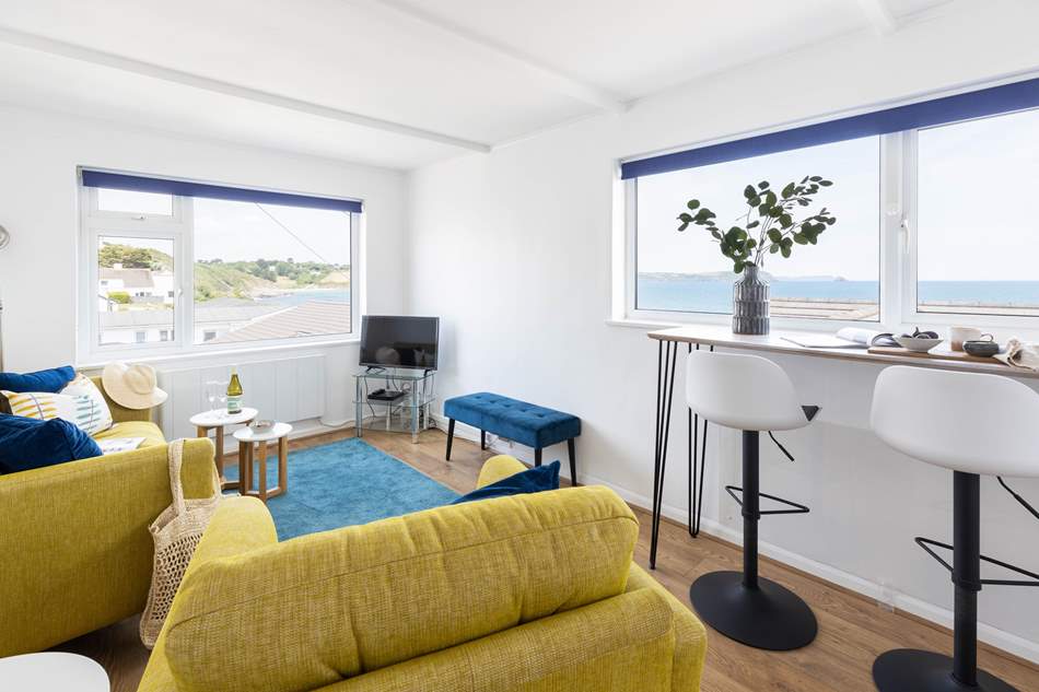 living-room-in-3-harbour-court-apartment-in-portscatho