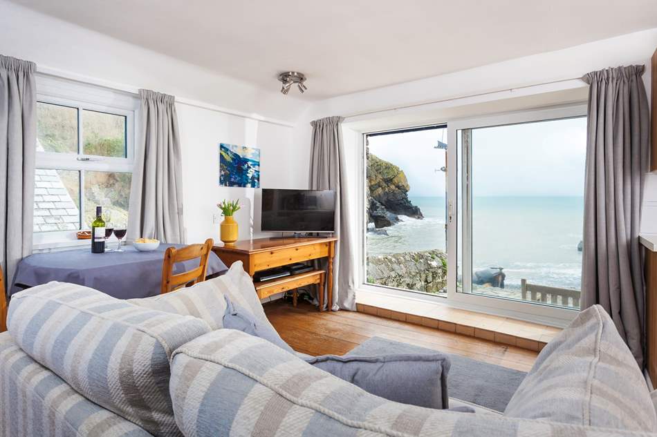 living-room-in-beach-cottage-in-cadgwith