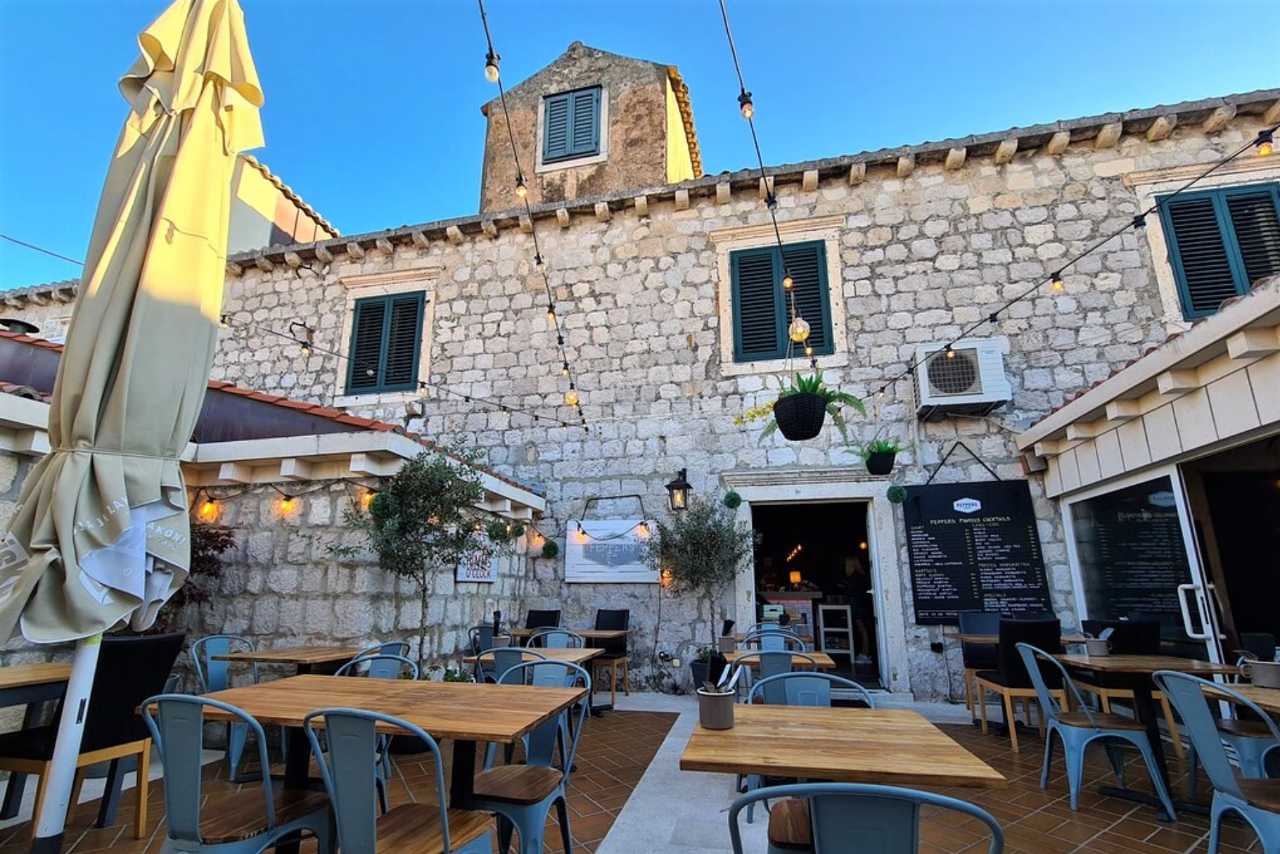 peppers-eatery-and-cocktails-vegan-restaurants-dubrovink