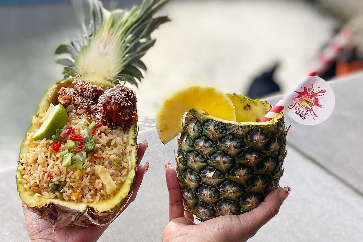 pineapple-rice-boat-and-cocktail-from-juice-junkiez-restaurant-and-cocktails