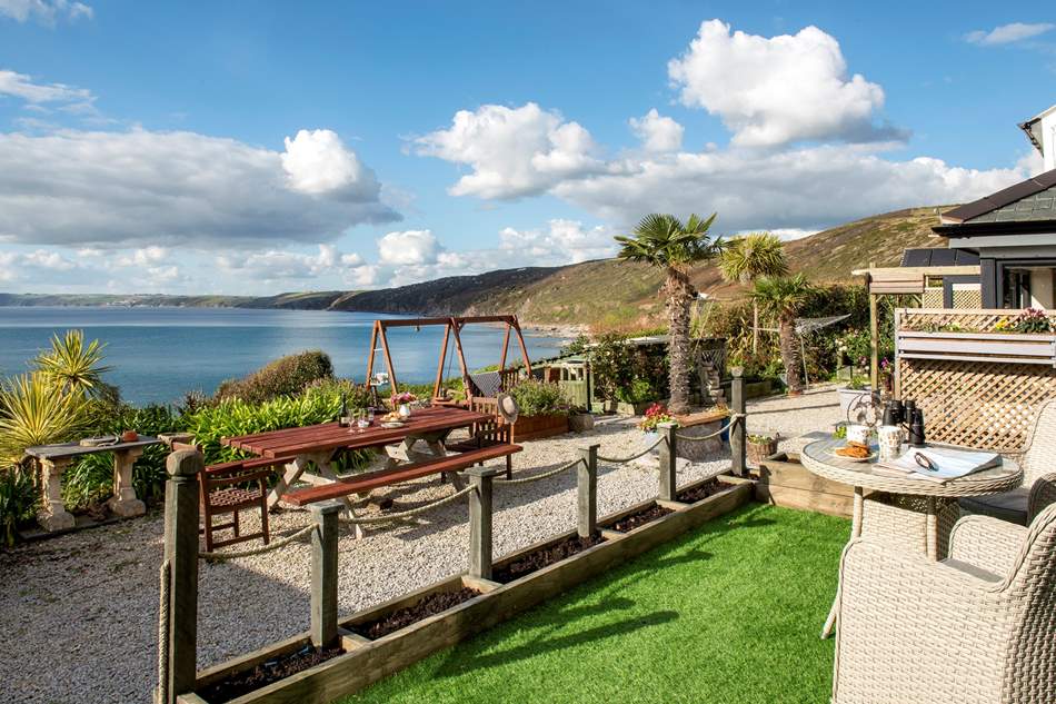 the-hideaway-at-polhawn-cornwall-sea-view-cottages