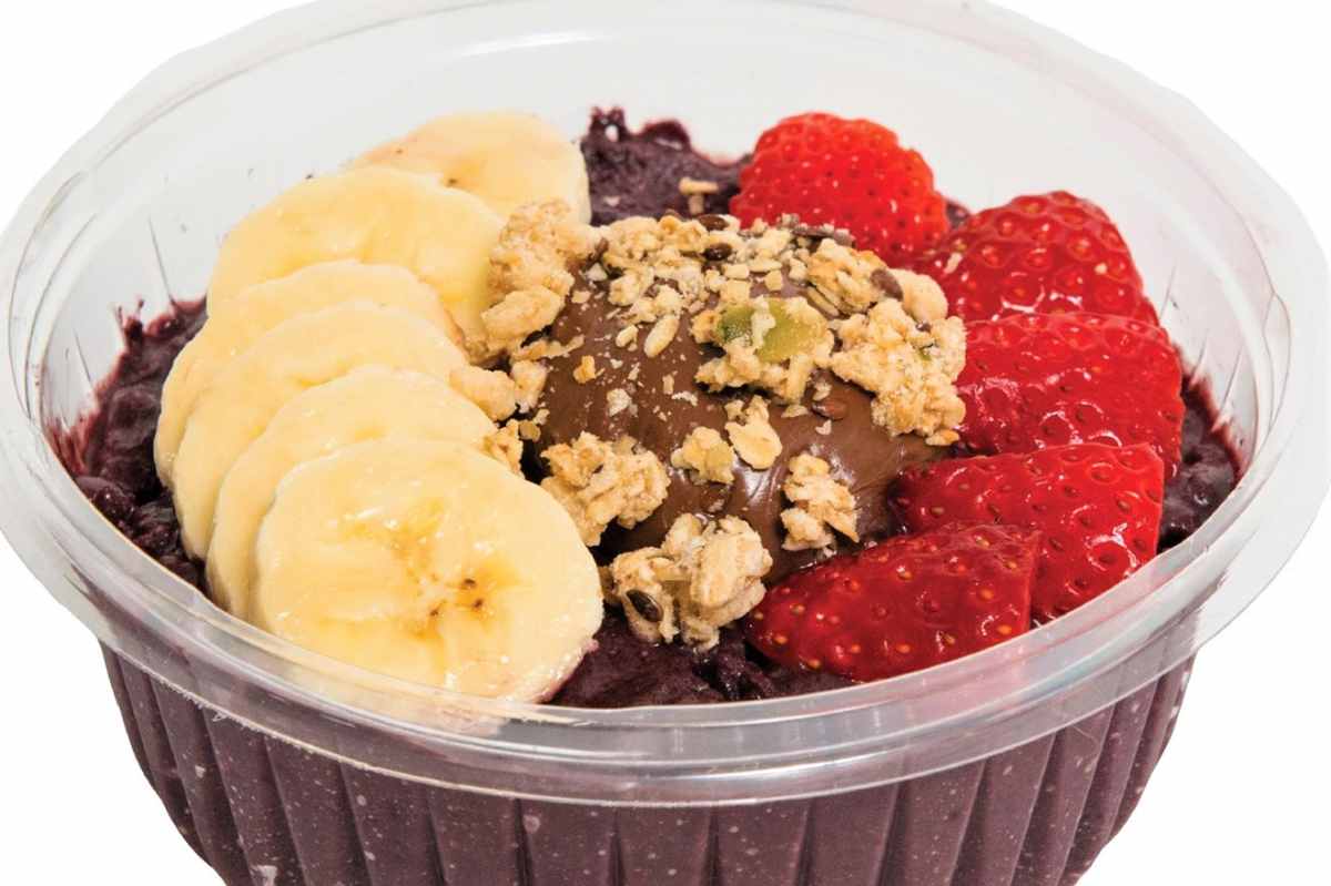 acai-and-berries-bowl-from-smoothie-factory
