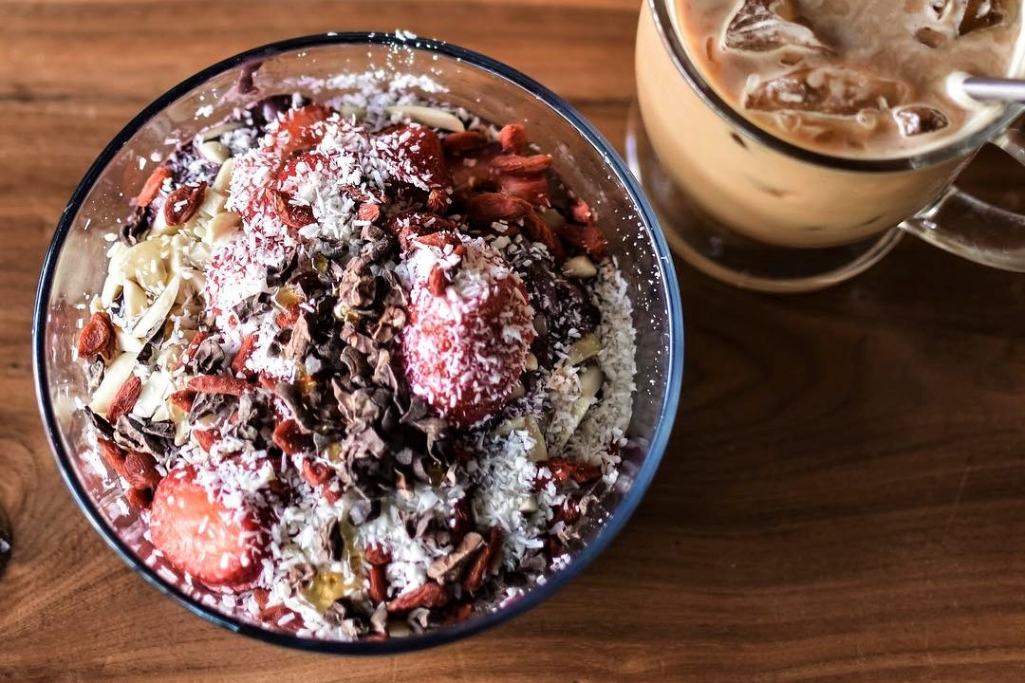 acai-bowl-at-the-hive-organic-cafe-and-superfood-bar