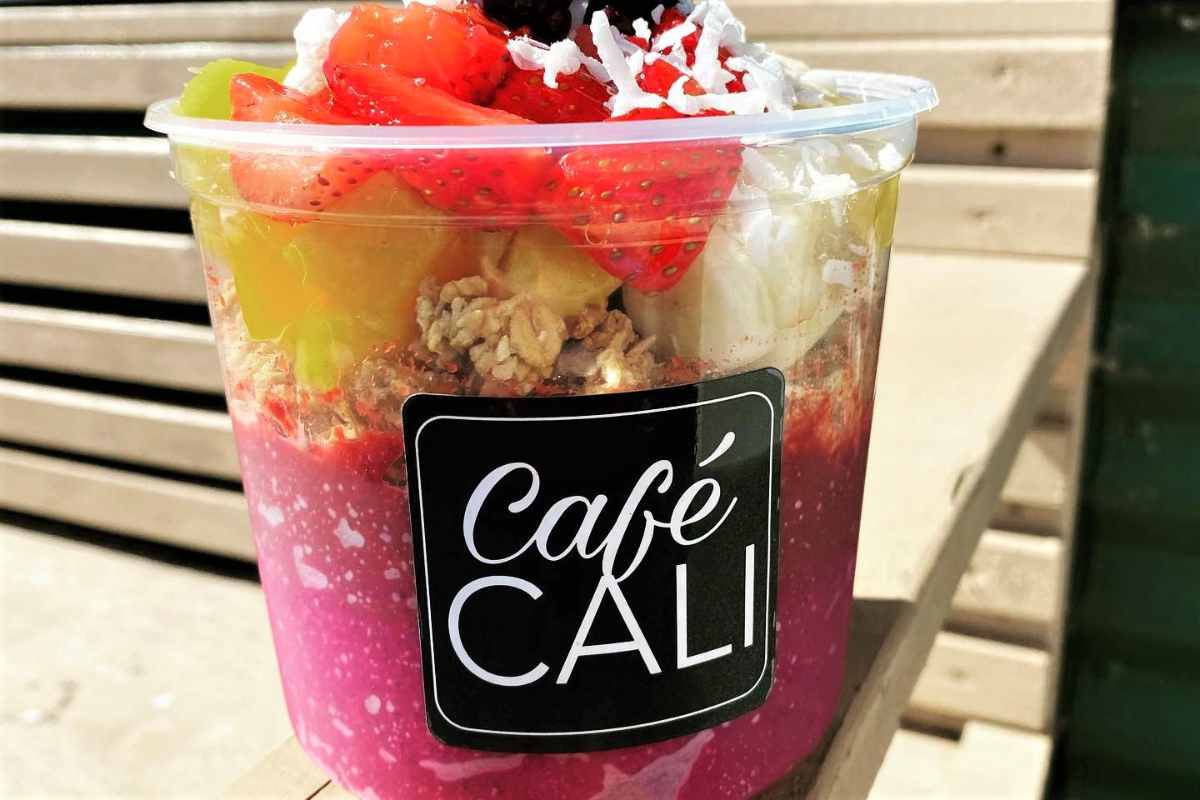 acai-bowl-from-cafe-cali-in-the-daytime