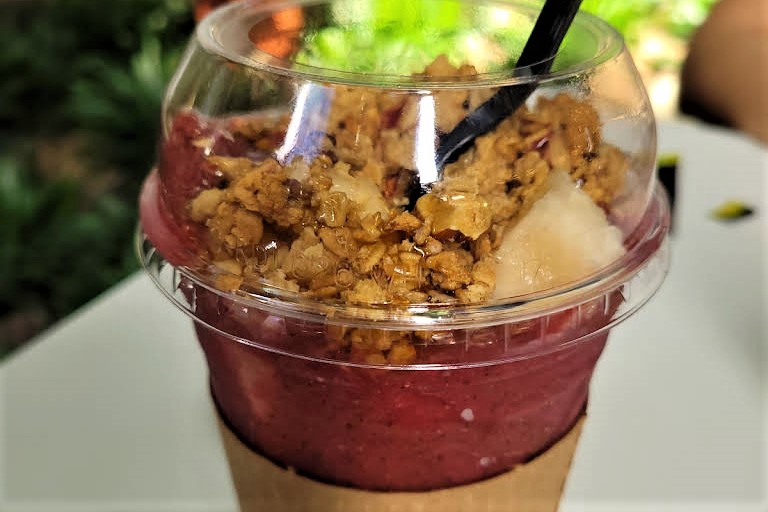 acai-bowl-in-cup-from-me-latte-café