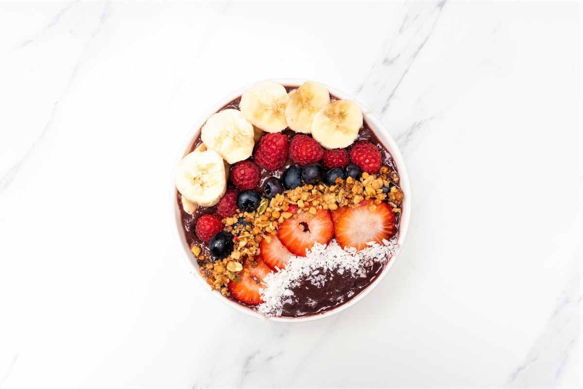acai-bowl-topped-with-fruit-from-lili’s-healthy-bar