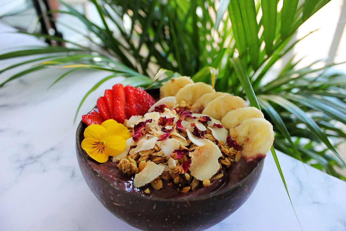acai-bowl-with-flowers-from-kale+coco-acai-bowls-dublin