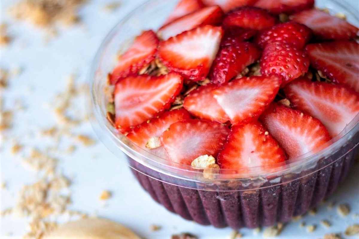 acai-bowl-with-strawberries-from-squeeze-juice-company