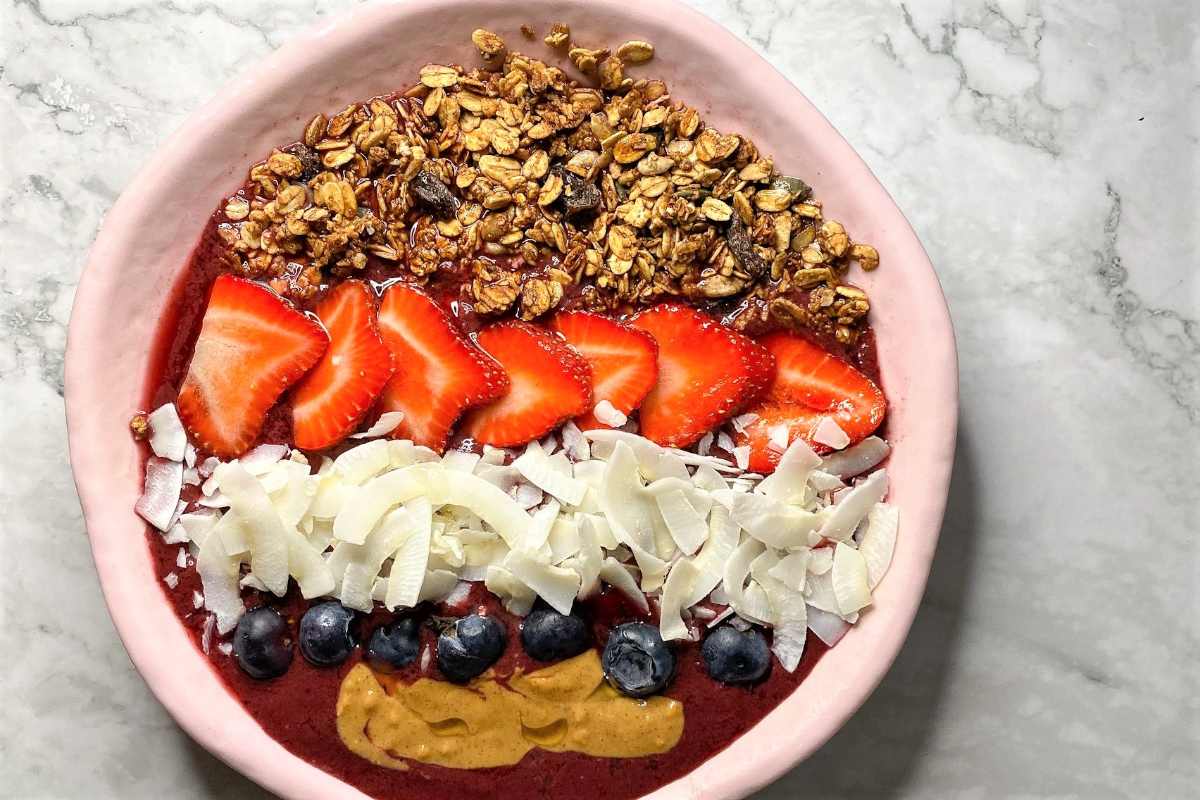 acai-in-pink-bowl-from-kin-cafe