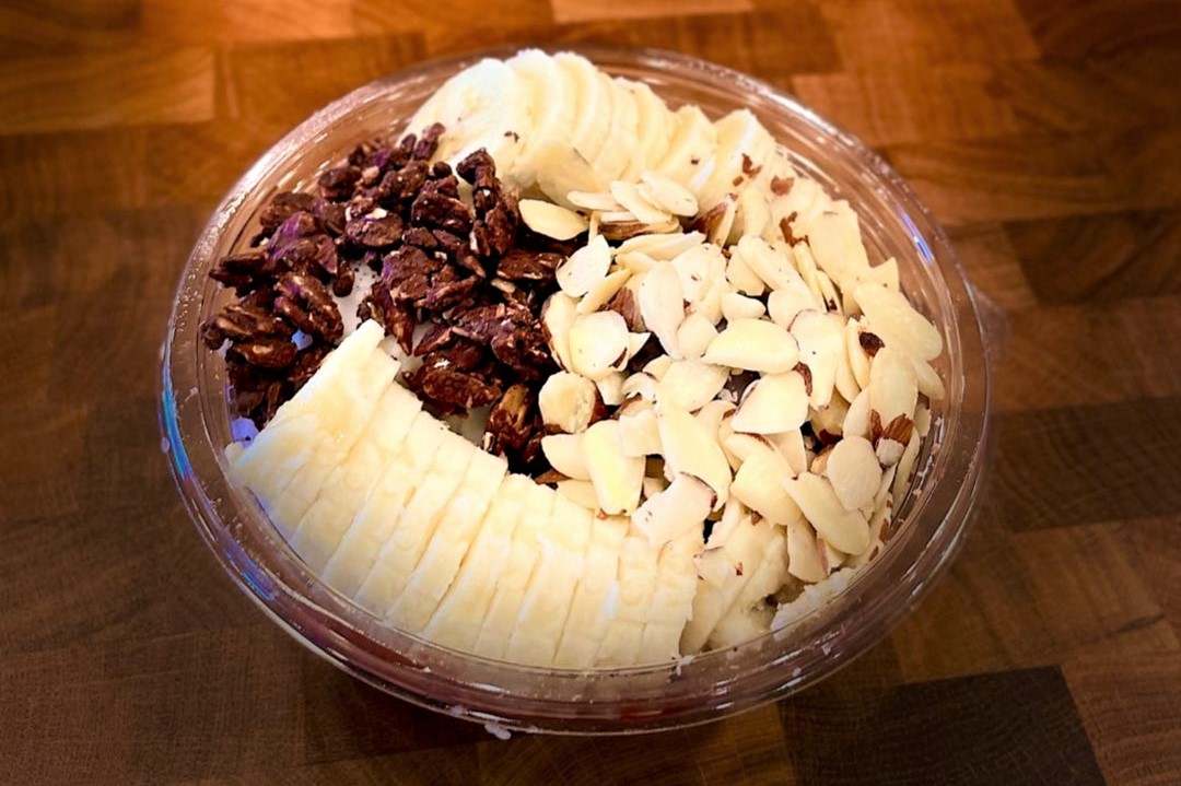 banana-and-walnut-acai-bowl-at-acai-n'me