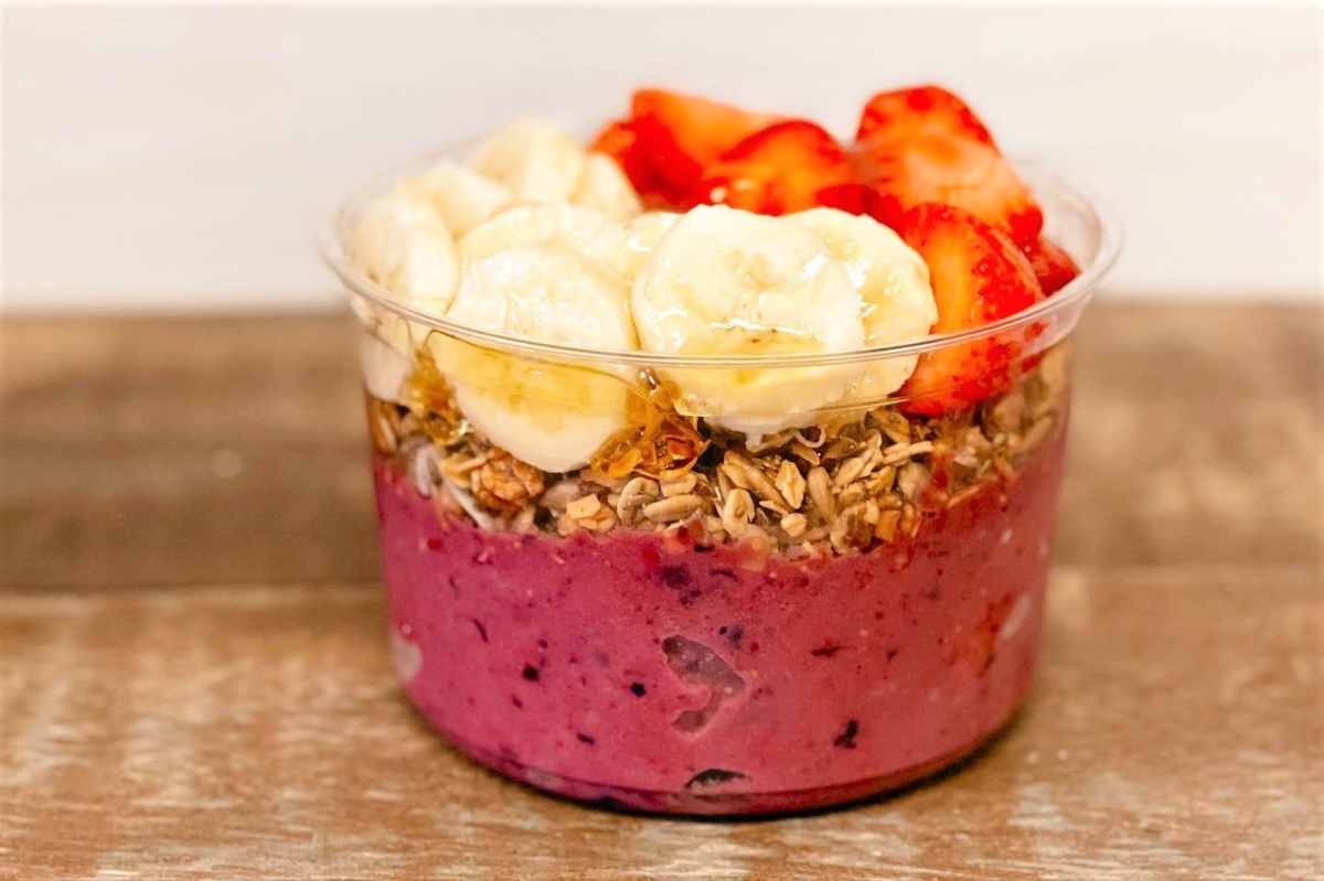 banana-strawberry-and-granola-bowl-at-new-moon-market-juice-bar