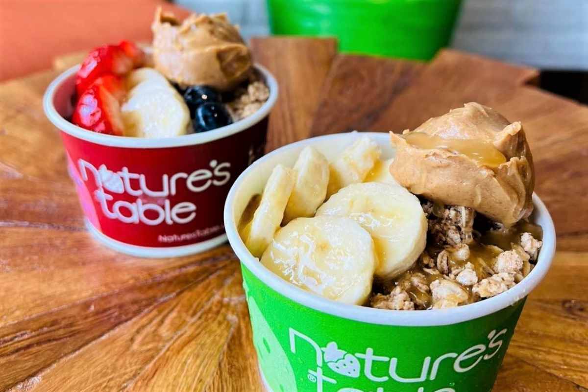 berry-and-protein-bowls-at-natures-table-cafe