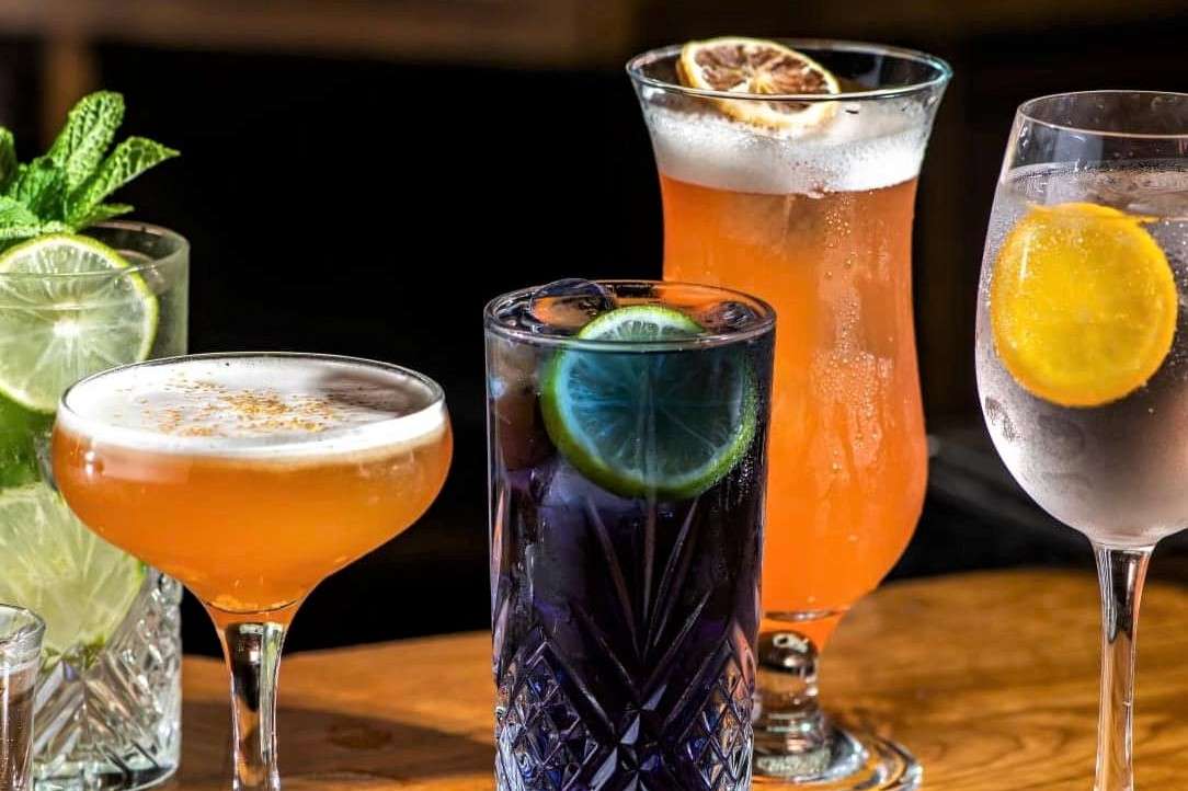 cocktails-on-bar-of-the-hancock-pub