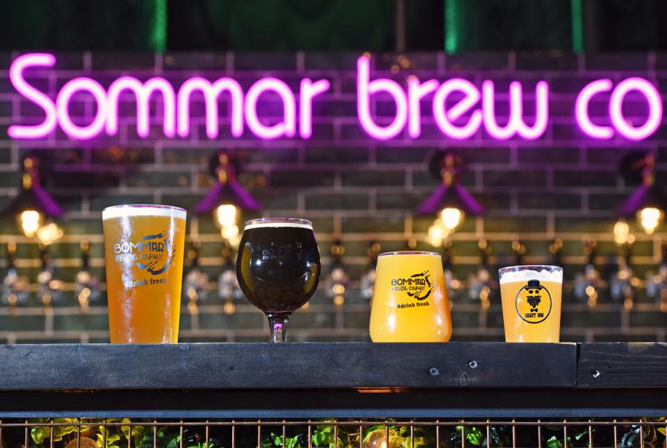 drinks-at-bar-of-sommar-brewery-and-taproom