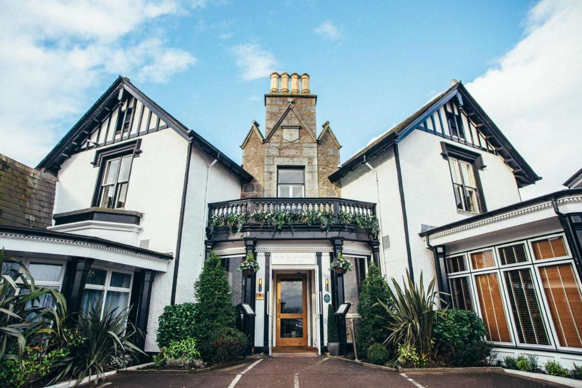 exterior-of-palm-court-hotel-in-the-daytime-afternoon-tea-aberdeen