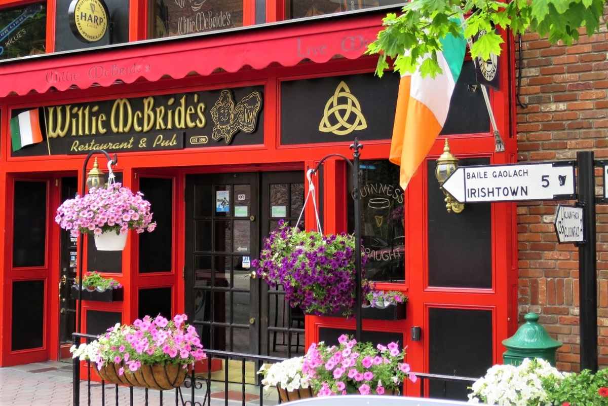 exterior-of-willie-mcbrides-irish-restaurant-and-pub