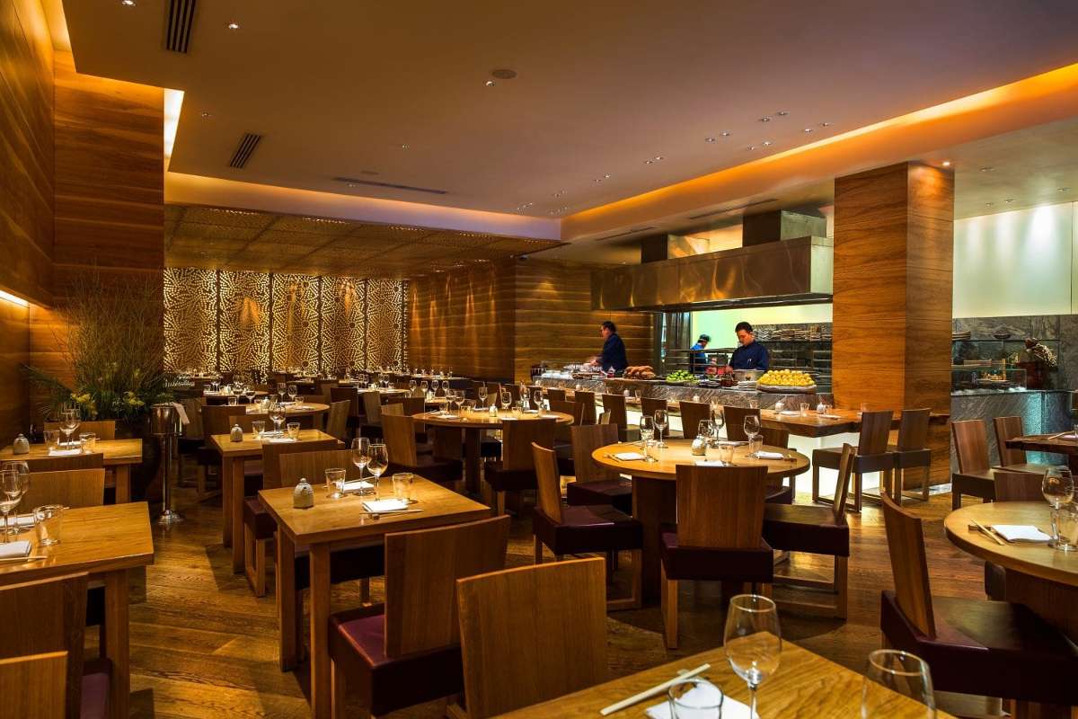 interior-of-roka-in-the-evening-bottomless-brunch-canary-wharf