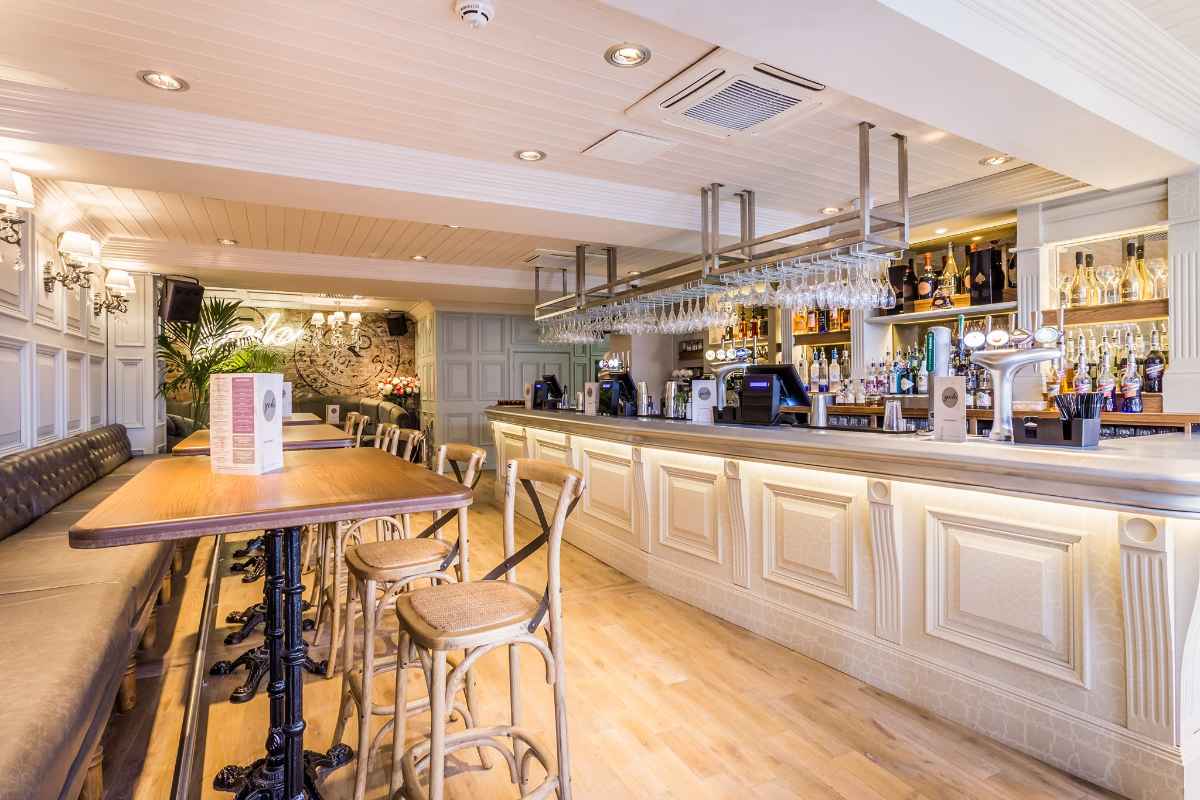 interior-of-yolo-townhouse-bar-bottomless-brunch-newcastle