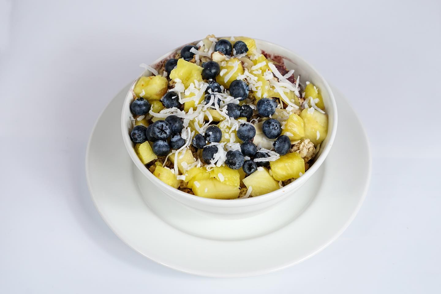 mango-and-blueberry-bowl-from-meráki-café