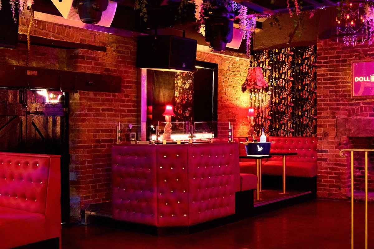 pink-booths-inside-dollhouse-bar-at-night