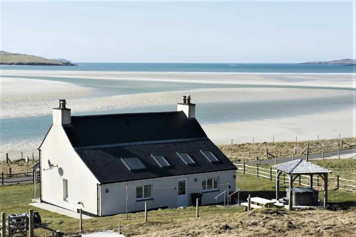 1-luskentyre-cottage-on-isle-of-harris-scotland-sea-view-cottages