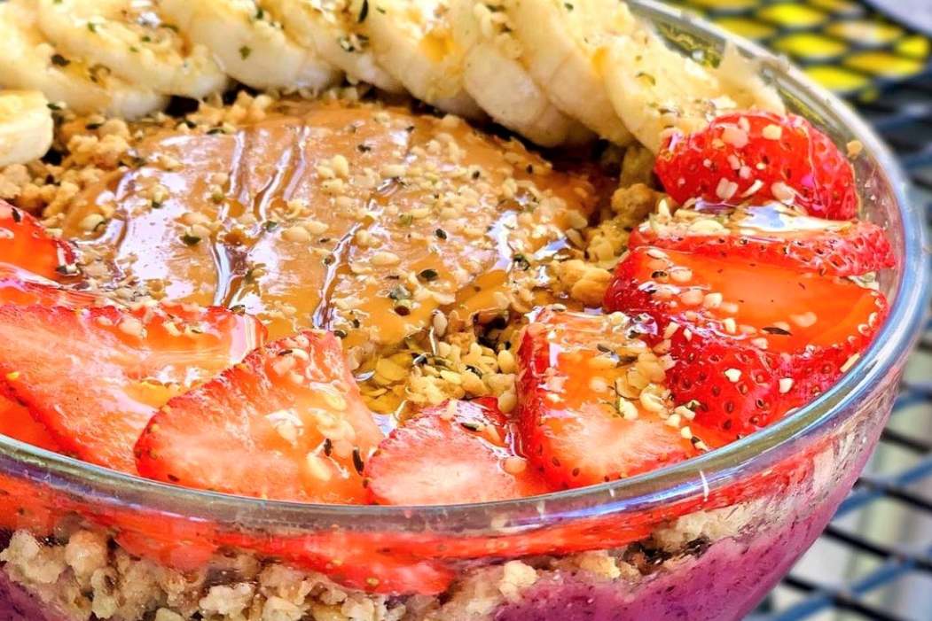 acai-bowl-with-fruit-and-peanut-butter-at-i-love-juice-bar