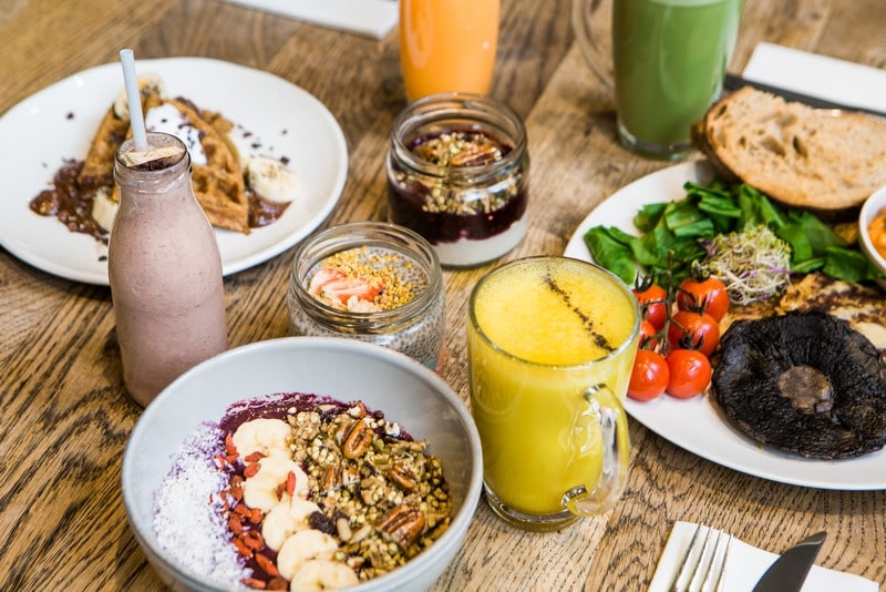 breakfast-spread-on-table-at-farmacy-restaurant