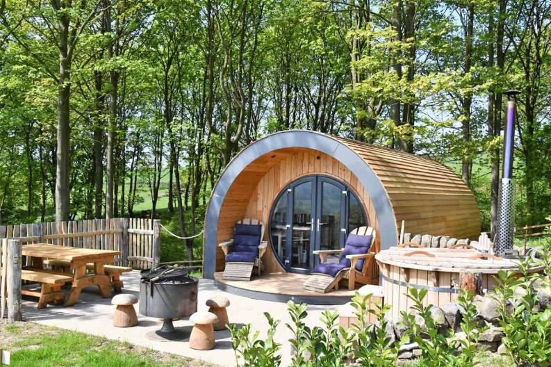 camping-pod-with-hot-tub-at-catgill-farm-glamping-yorkshire