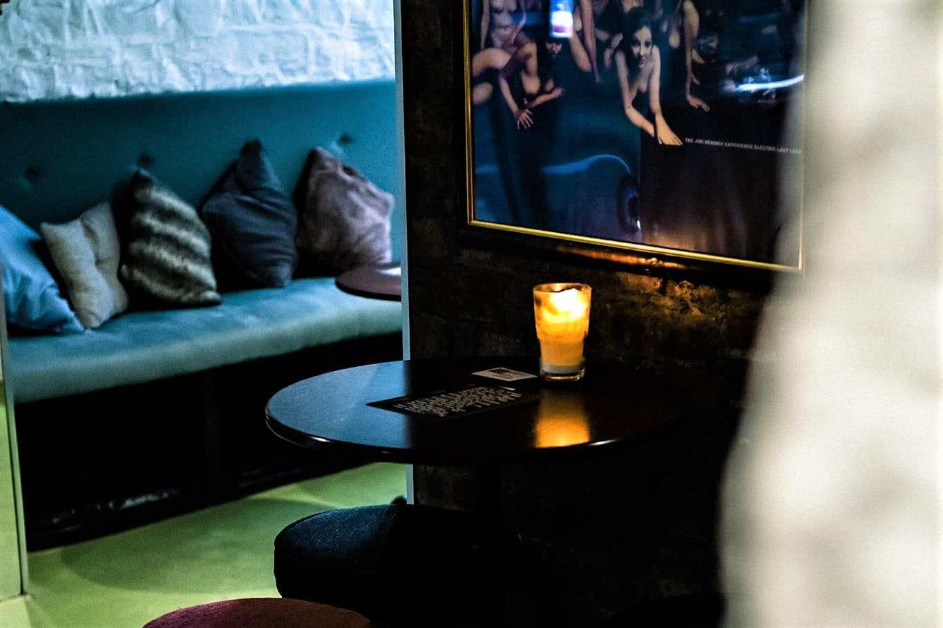 candle-on-table-of-bramble-bar-and-lounge