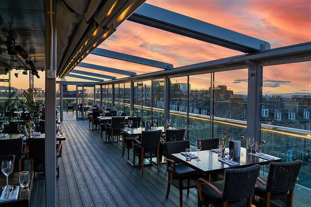 chaophraya-rooftop-bar-at-sunset-cocktail-bars-edinburgh
