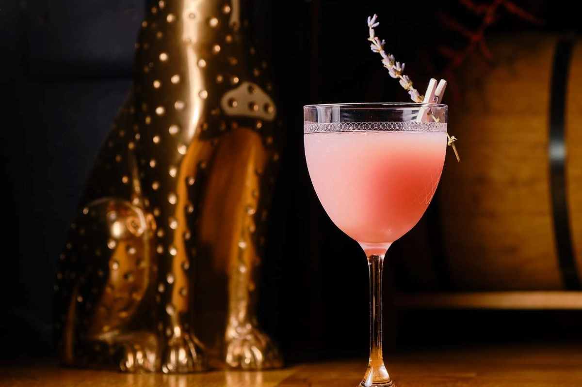 cocktail-in-nightcap-bar-cocktail-bars-edinburgh