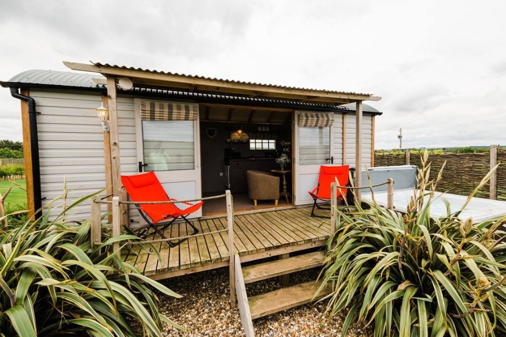 driffield-hut-with-hot-tub-at-west-hale-gate-glamping