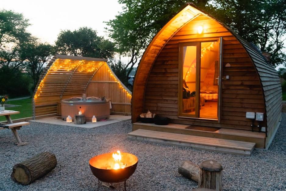 pod-with-hot-tub-at-night-at-sedgewell-barn-cabins