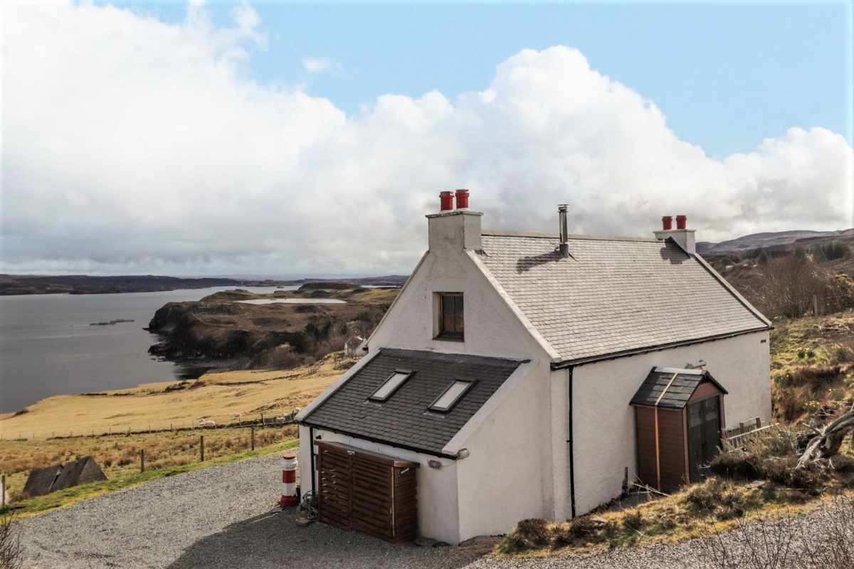 red-chimneys-cottage-on-isle-of-skye-scotland-sea-view-cottages