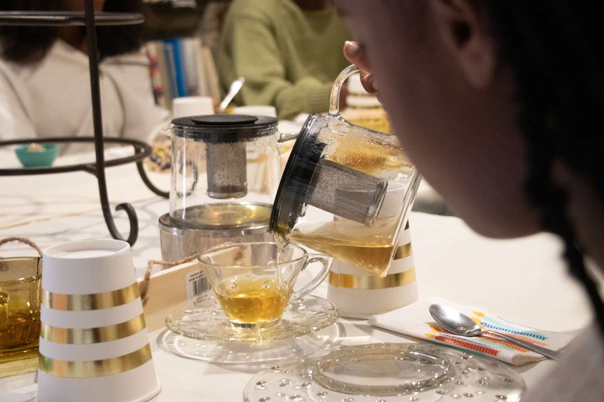 tea-being-poured-at-the-table-at-tealees-tea-house