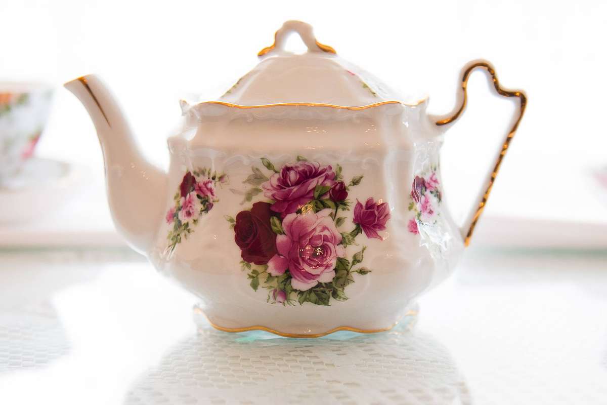 teapot-on-the-table-at-sip-tea-room-afternoon-tea-san-francisco
