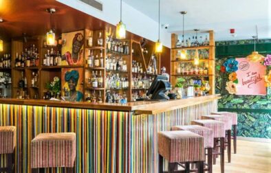 bar-inside-cottons-restaurant-bottomless-brunch-notting-hill