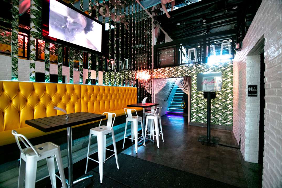 interior-of-beaches-weho-in-the-daytime-bottomless-mimosas-los-angeles