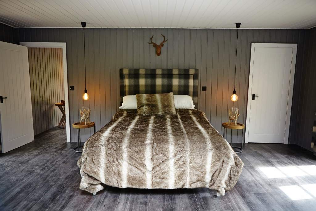 moon-suite-cabin-at-north-star-club-unusual-places-to-stay-in-yorkshire