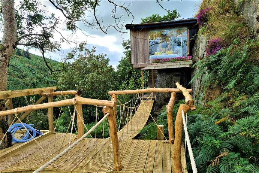 rope-bridge-leading-to-balance-treehouse-treehouses-ireland