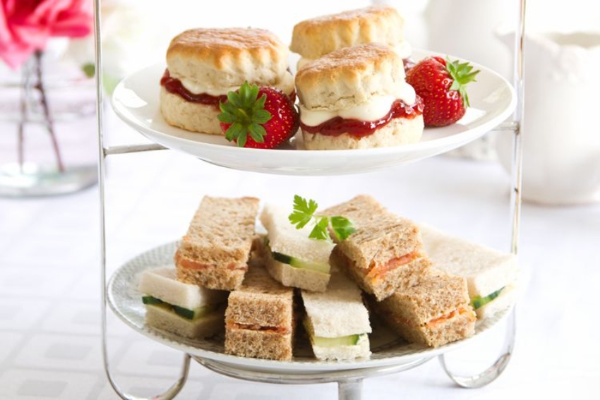 sandwiches-and-scones-on-tiered-stand-at-the-kingston-theatre-hotel