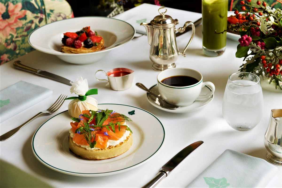 breakfast-plates-and-tea-from-the-ivy-restaurant