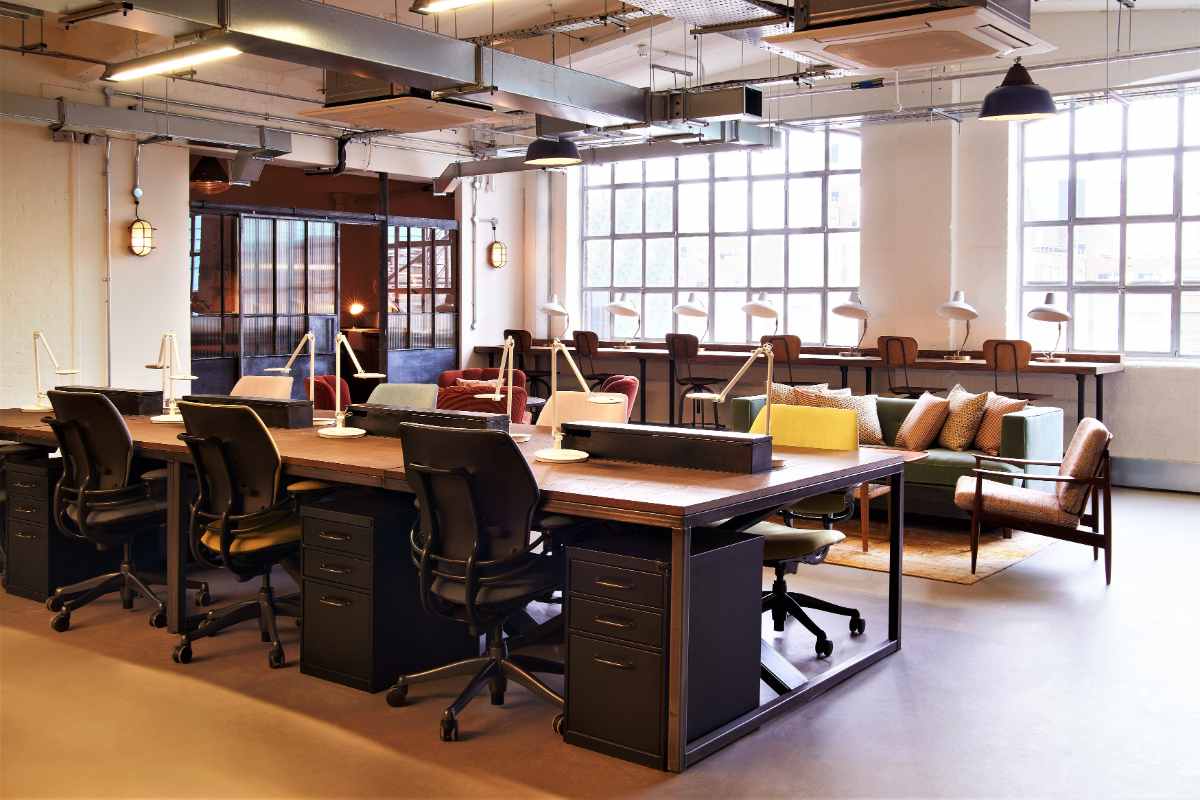desks-inside-soho-works-coworking-spaces-shoreditch