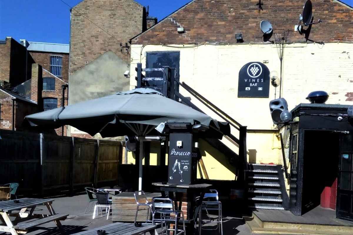 exterior-of-vines-bar-on-sunny-day
