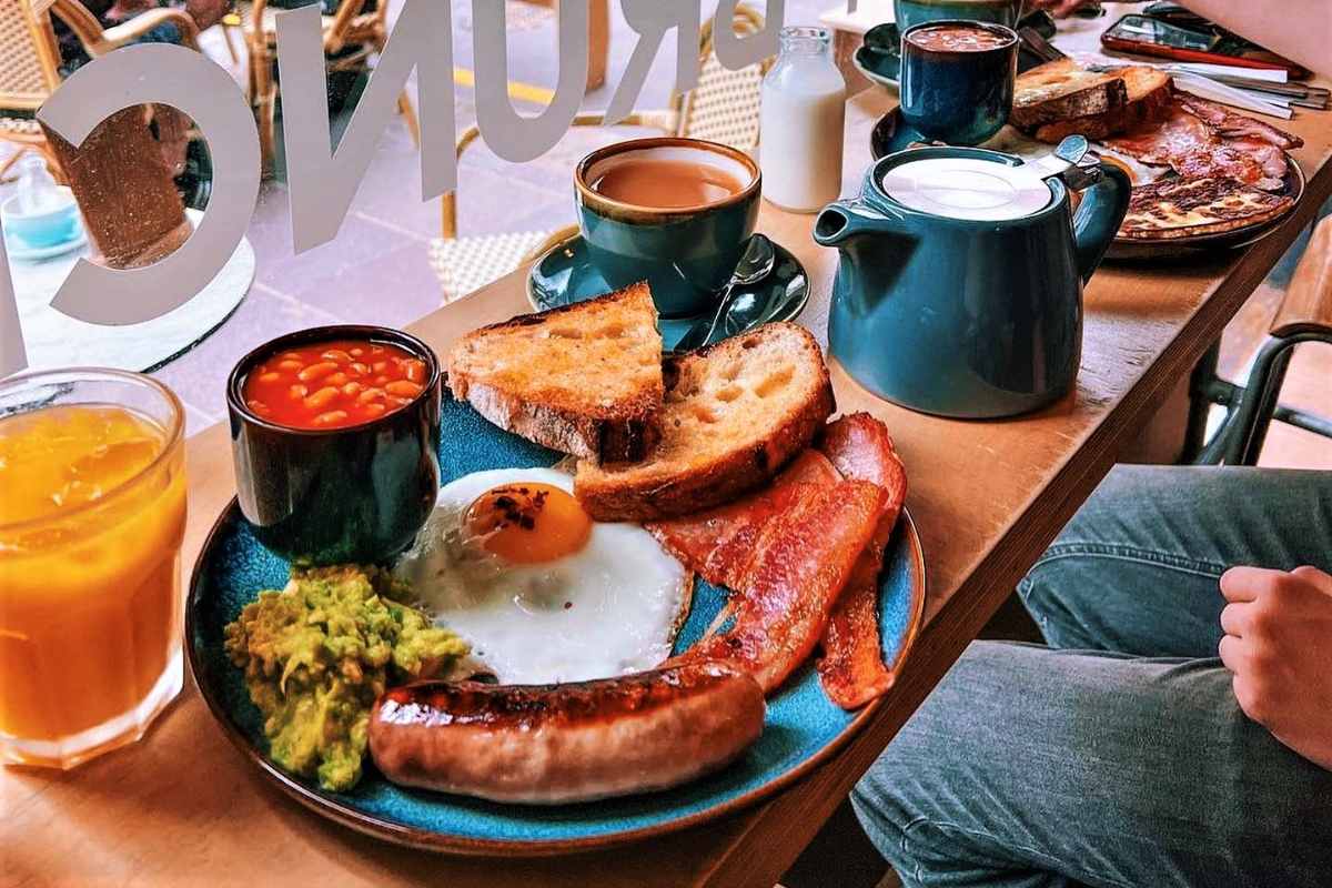 full-english-breakfast-and-drinks-from-corner-coffee